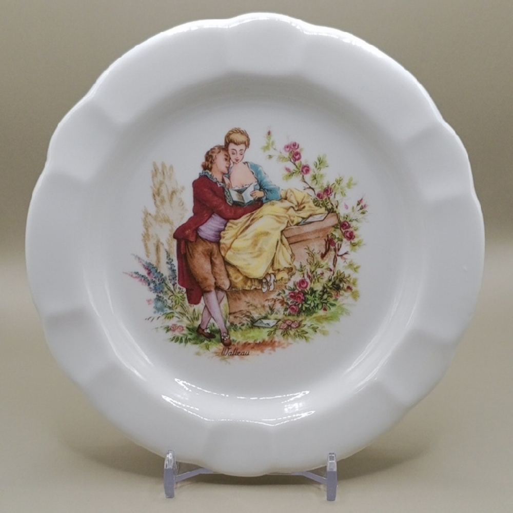 White Porcelain Dinnerware Plate with Pastoral Scene
